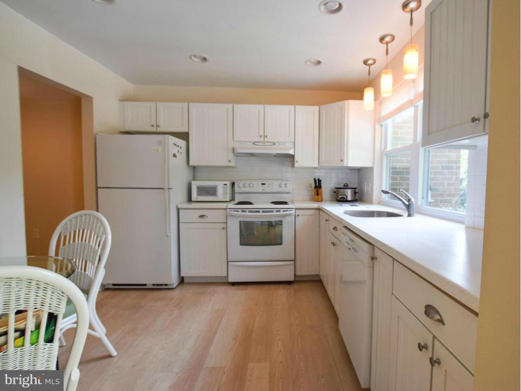 9353 Pan Ridge Road Baltimore, MD 21234 - Photo 6 of 23 Kitchen