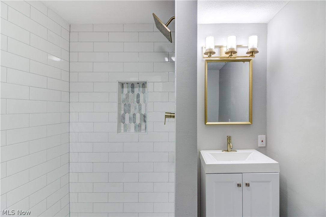 3862 Strandhill Road Cleveland, OH 44128 - Photo 16 of 30 Gallery Image 16