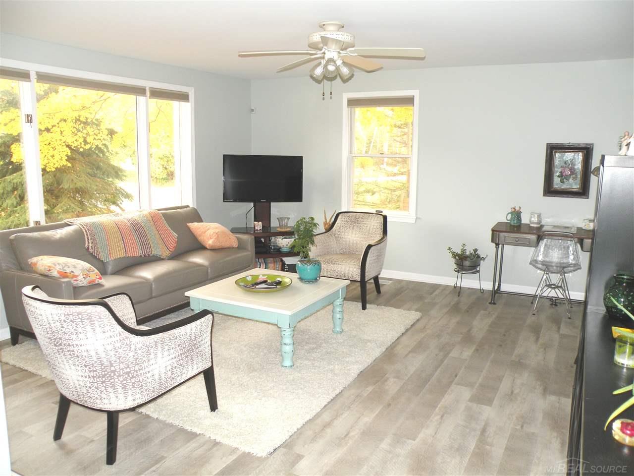 2381 Lakeshore Road Applegate, MI 48401 - Photo 12 of 49 31363950-11.JPG