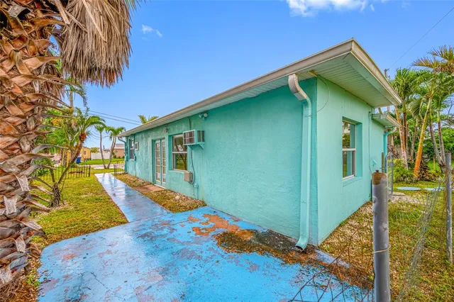 a view of an outdoor space