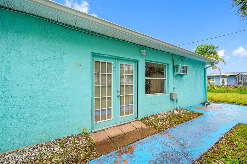 14111 West Parsley Drive Madeira Beach, FL 33708 - Photo 48 of 99 a view of a backyard of a house