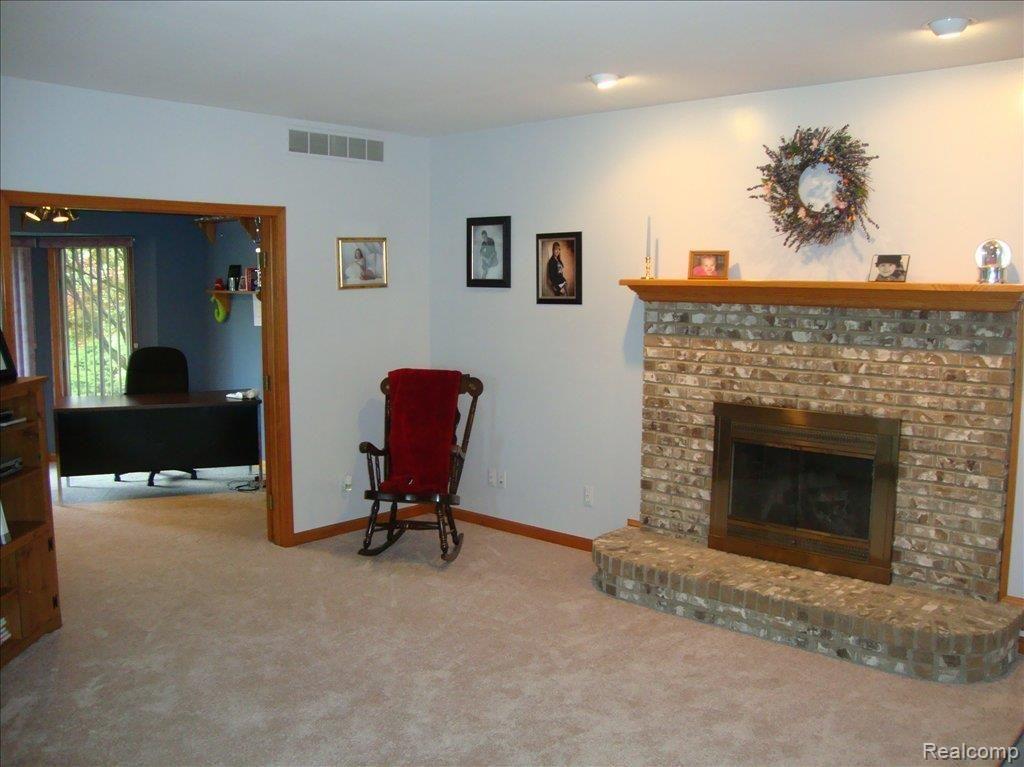 52096 Baker Road New Baltimore, MI 48047 - Photo 6 of 14 Family Room