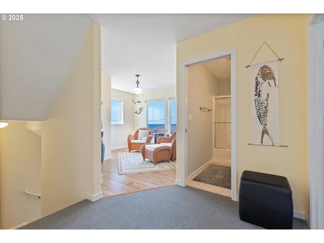 a view of livingroom with furniture