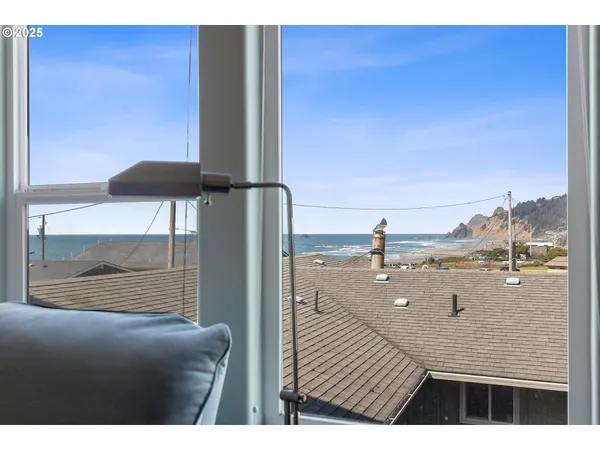 $900,000 | 5776 Northwest Keel Avenue, Lincoln City, OR 97367