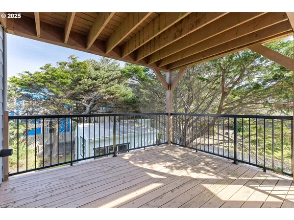 $900,000 | 5776 Northwest Keel Avenue, Lincoln City, OR 97367