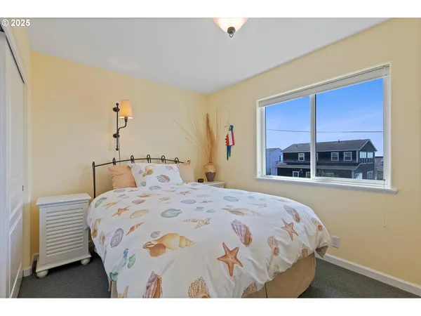 $900,000 | 5776 Northwest Keel Avenue, Lincoln City, OR 97367