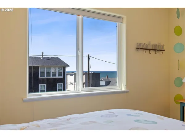 $900,000 | 5776 Northwest Keel Avenue, Lincoln City, OR 97367