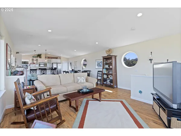 $900,000 | 5776 Northwest Keel Avenue, Lincoln City, OR 97367