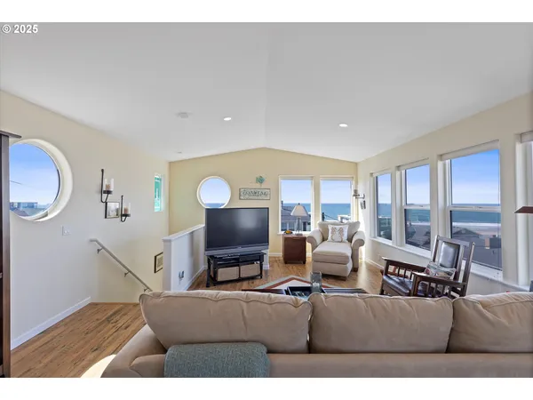 $900,000 | 5776 Northwest Keel Avenue, Lincoln City, OR 97367