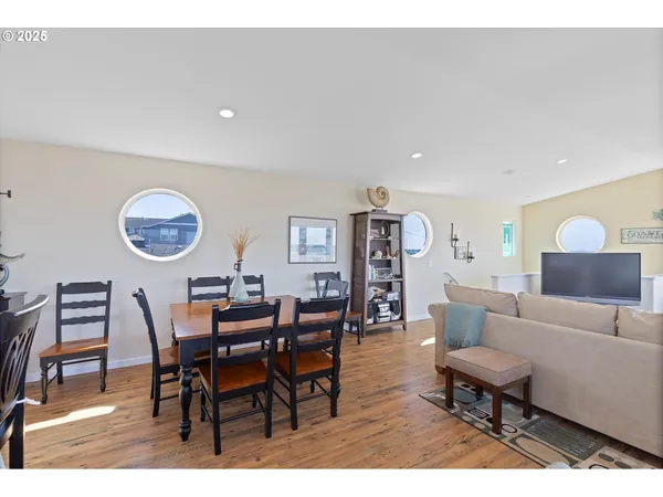 $900,000 | 5776 Northwest Keel Avenue, Lincoln City, OR 97367