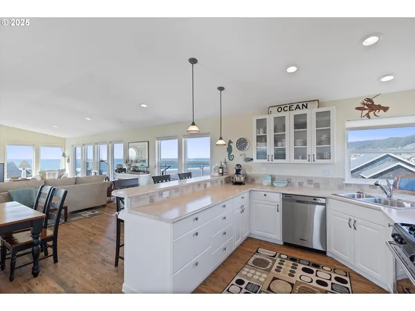 $900,000 | 5776 Northwest Keel Avenue, Lincoln City, OR 97367