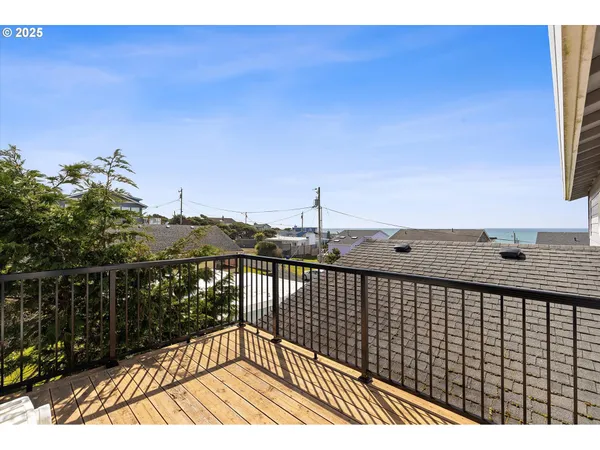 $900,000 | 5776 Northwest Keel Avenue, Lincoln City, OR 97367