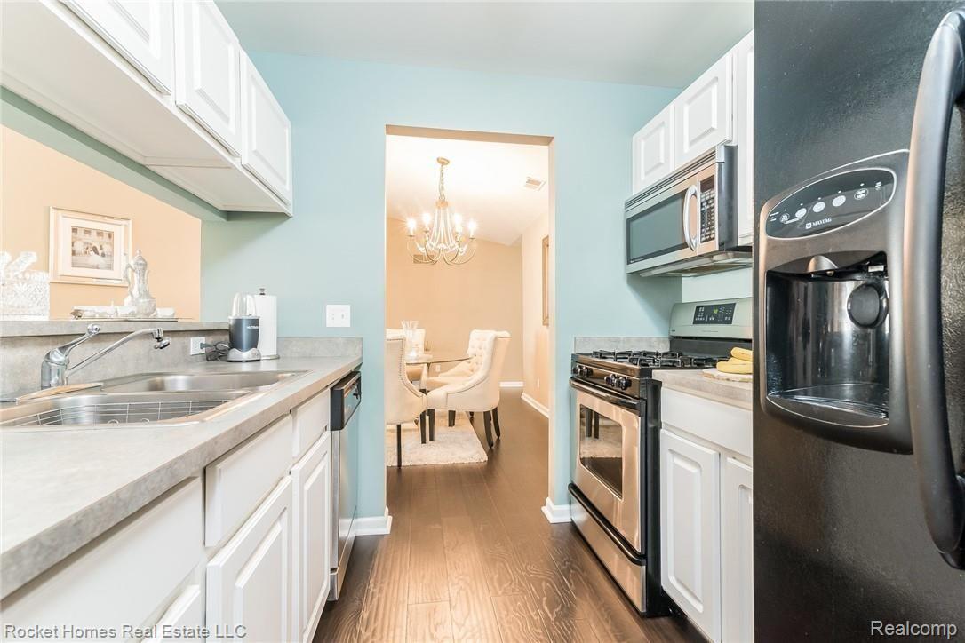 20650 Dunham Road Clinton Township, MI 48038 - Photo 9 of 24 010-photo-kitchen-6265792.jpg