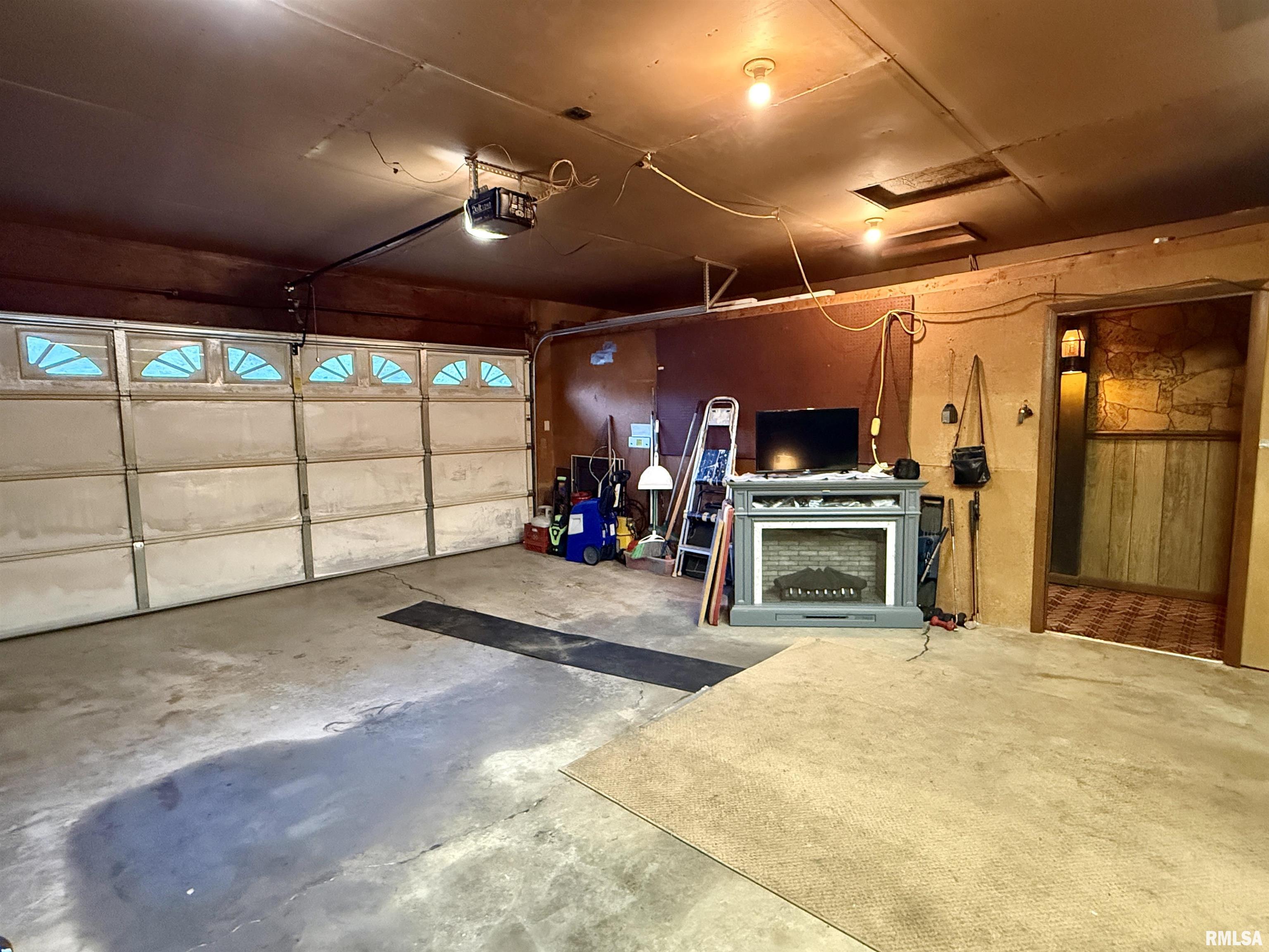 1066 Lakeview Road South Dahinda, IL 61428 - Photo 35 of 40