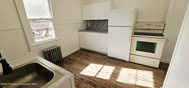 a view of kitchen and washer and dryer