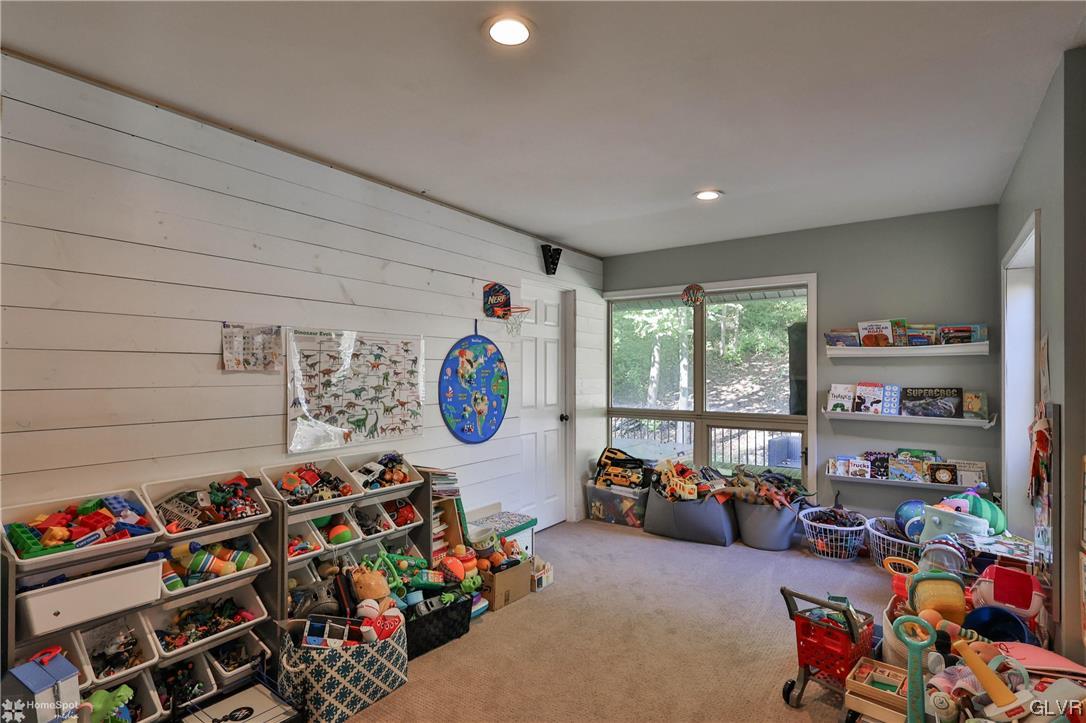 4175 Sherry Hill Road Hellertown, PA 18055 - Photo 25 of 50 a room with lots of different kinds of flowers