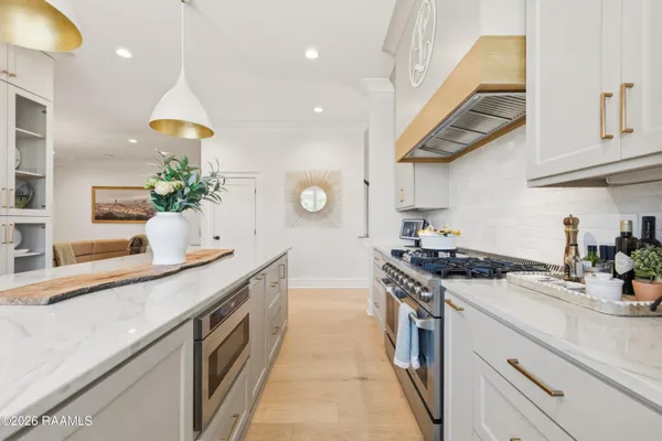 $1,050,000 | 1014 The Lake Drive, Broussard, LA 70518