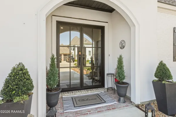 $1,050,000 | 1014 The Lake Drive, Broussard, LA 70518
