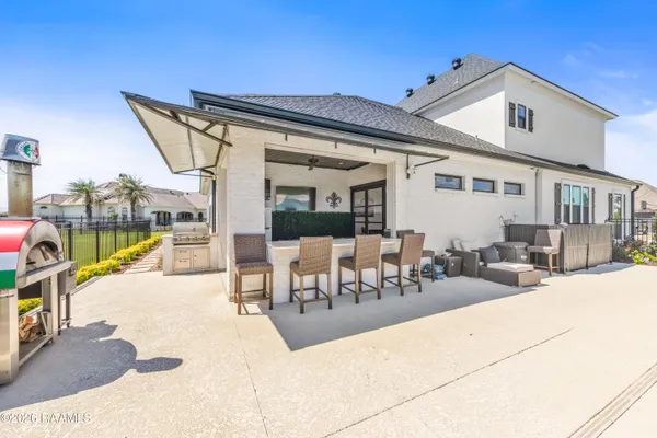 $1,050,000 | 1014 The Lake Drive, Broussard, LA 70518