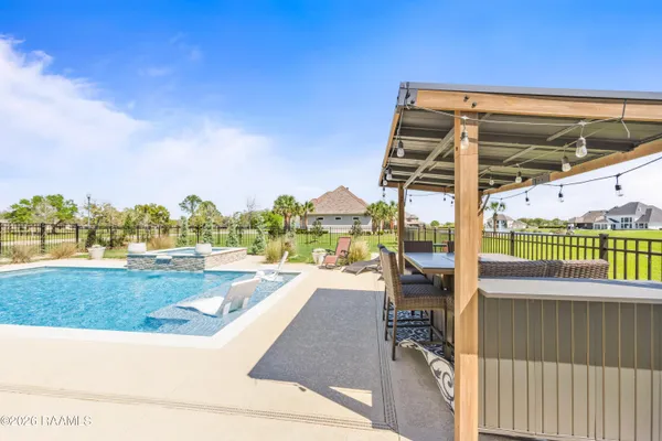$1,050,000 | 1014 The Lake Drive, Broussard, LA 70518