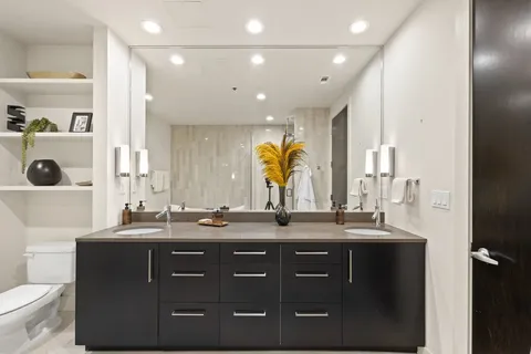 $825,000 | 800 West 5th Street, Unit 703, Austin, TX 78703