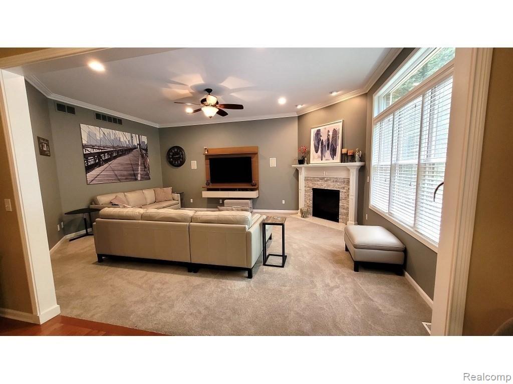 2036 Roundtree Rochester, MI 48307 - Photo 3 of 32 03-Family Room.jpg