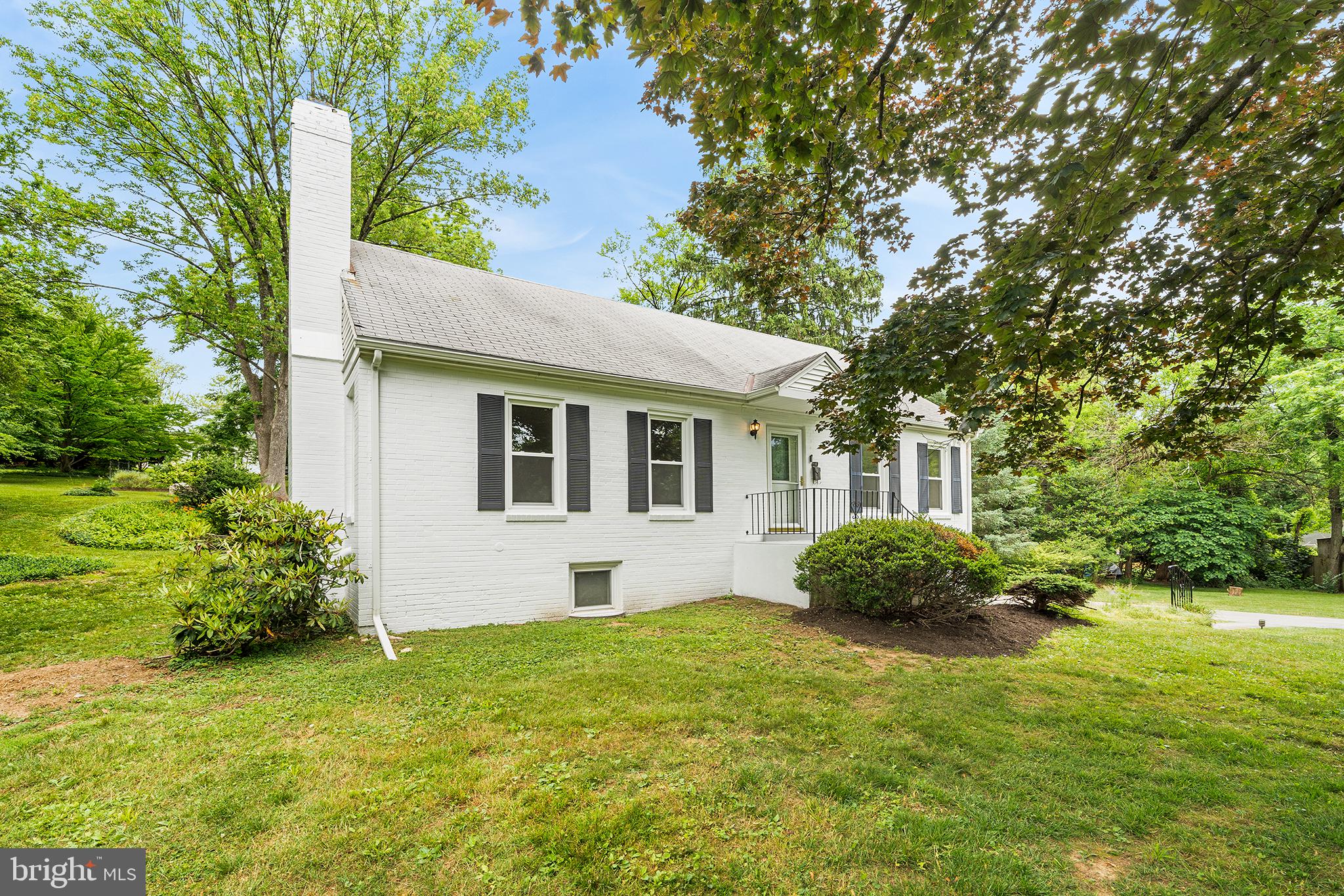 310 Barberry Lane Wayne, PA 19087 - Photo 3 of 36