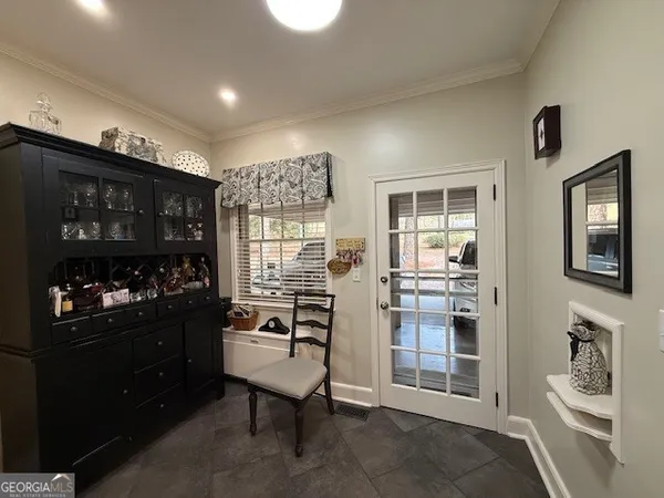 a view of a livingroom with furniture