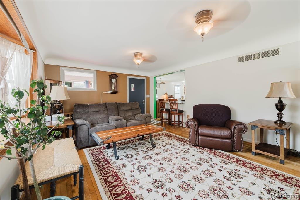 8515 Lake Road Grosse Ile, MI 48138 - Photo 7 of 42 Gallery Image 7