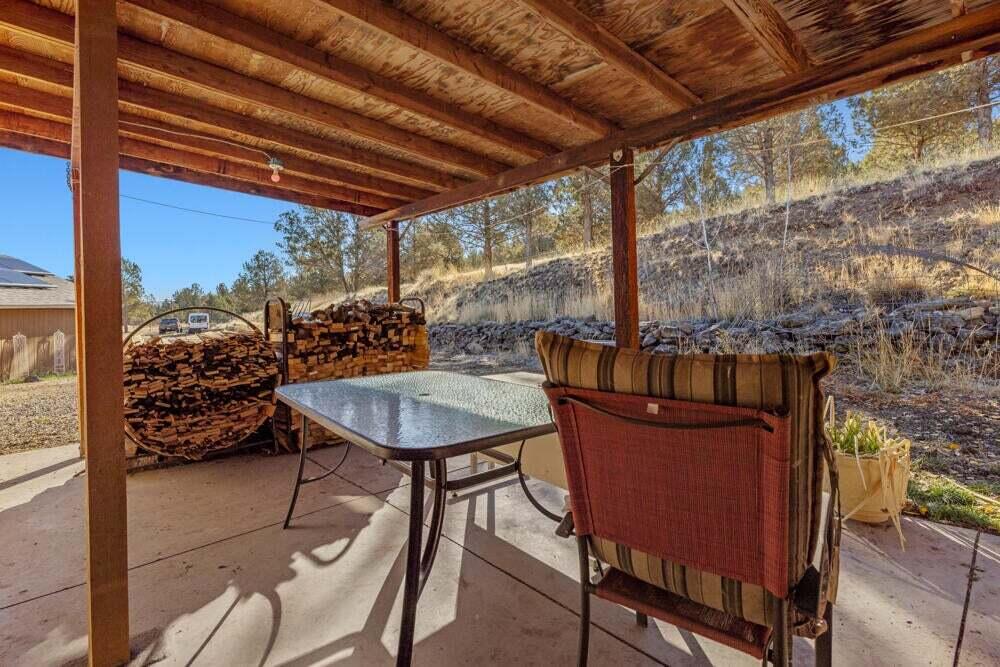 17550 South Poe Valley Road Klamath Falls, OR 97603 - Photo 35 of 59 a view of a chairs and table in the patio