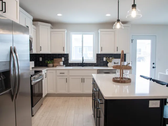 $388,999 | 7901 Lost River Road, Horace, ND 58047