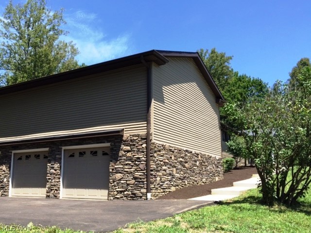1524 Harmony Road Akron, OH 44333 - Photo 4 of 20