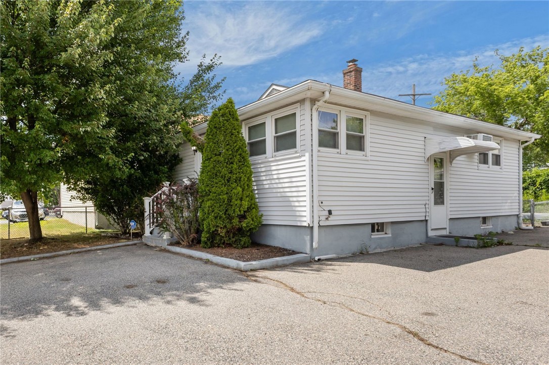 514 Robinson Street Woonsocket, RI 02895 - Photo 6 of 27