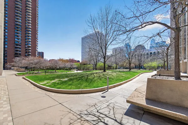 $2,000 | 19 North 1st Street, Unit B407, Minneapolis, MN 55401