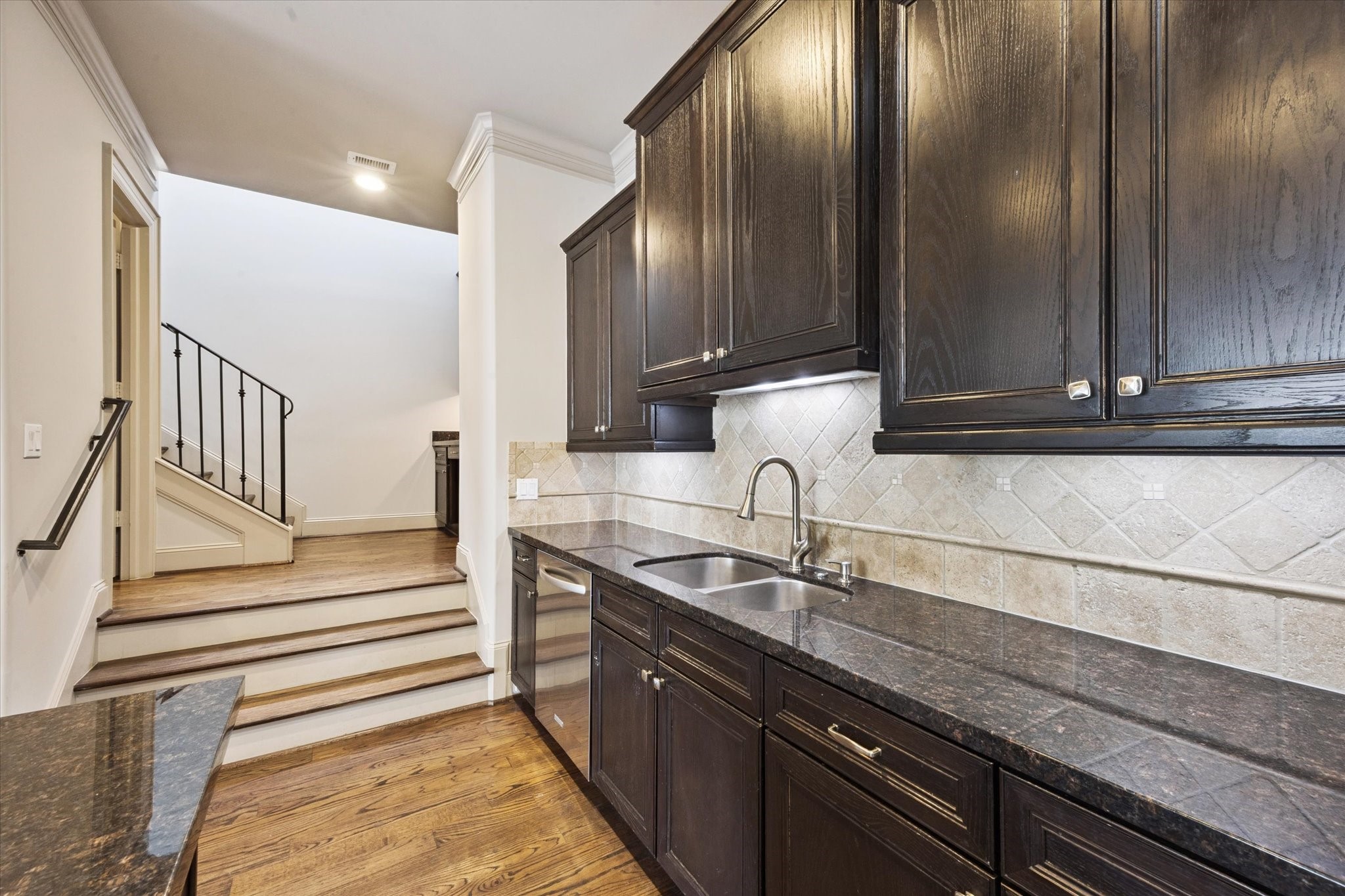 4004 Feagan Street, Unit A Houston, TX 77007 - Photo 16 of 32 Tons of cabinet and counter space