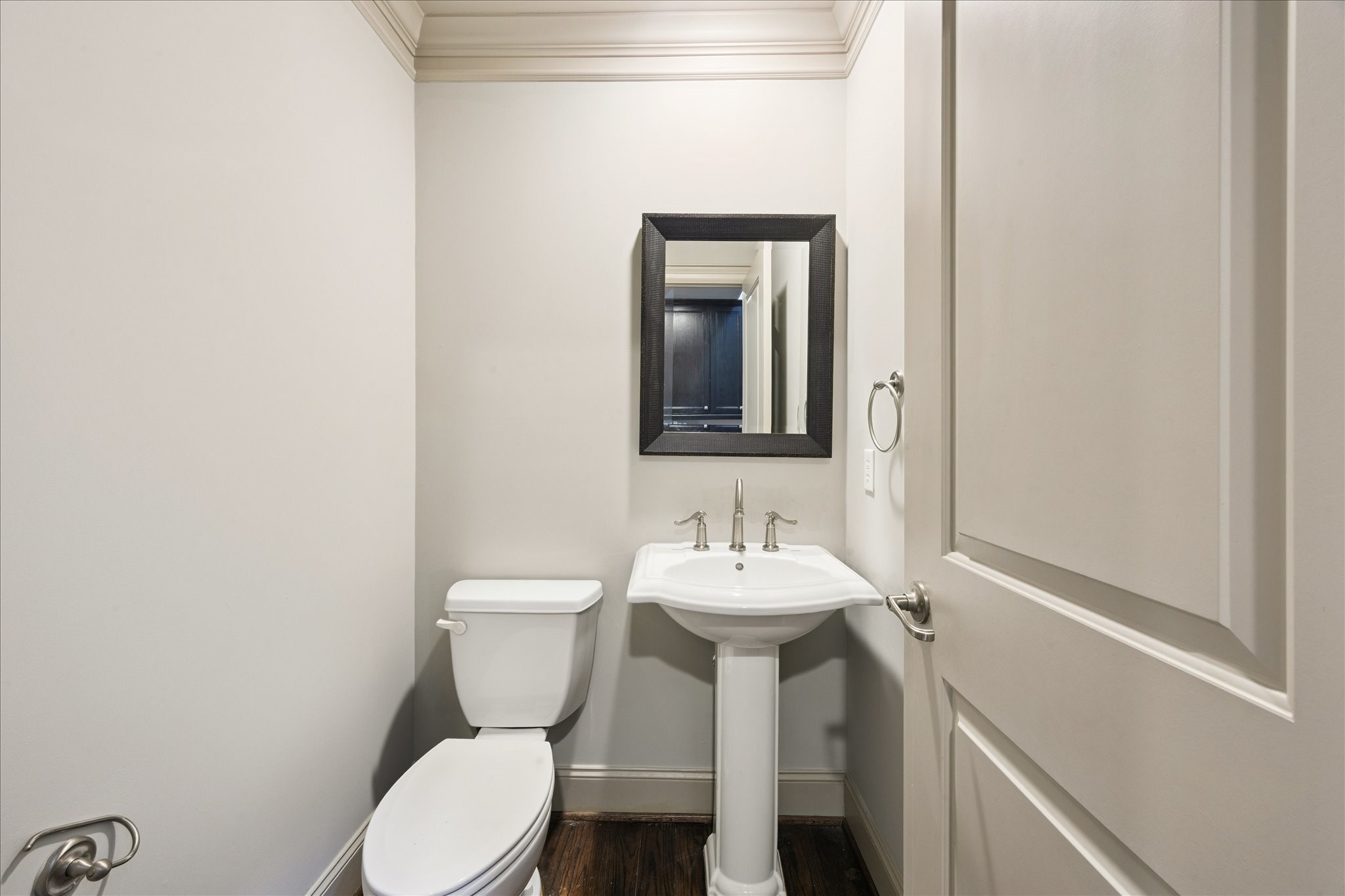 4004 Feagan Street, Unit A Houston, TX 77007 - Photo 17 of 32 Second floor half bath