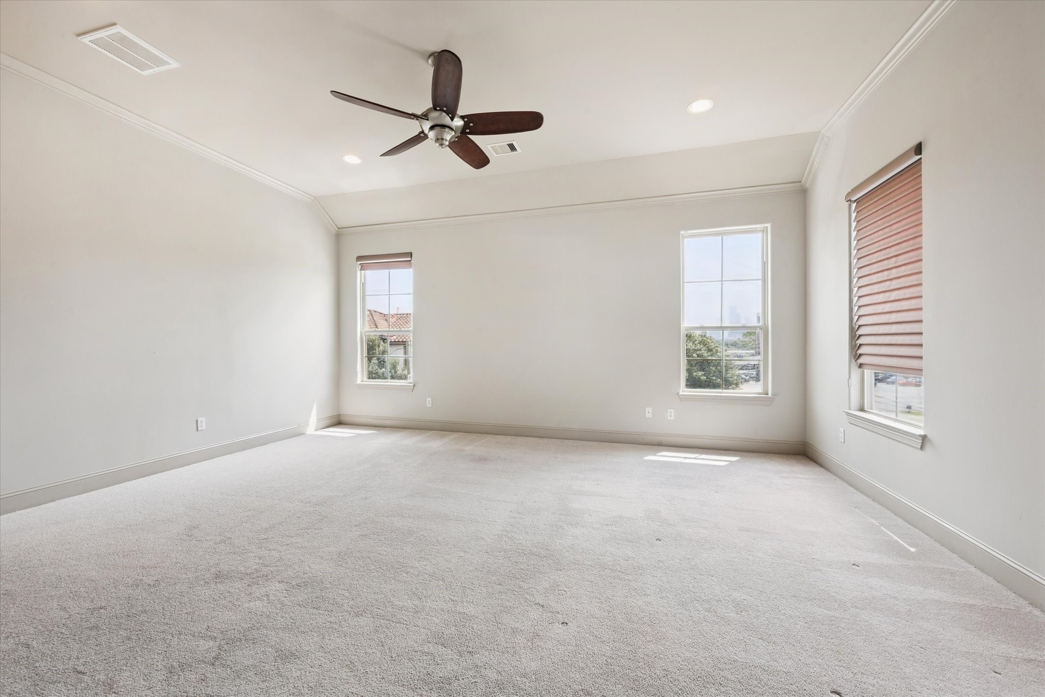 4004 Feagan Street, Unit A Houston, TX 77007 - Photo 21 of 32 Third floor bedroom 2