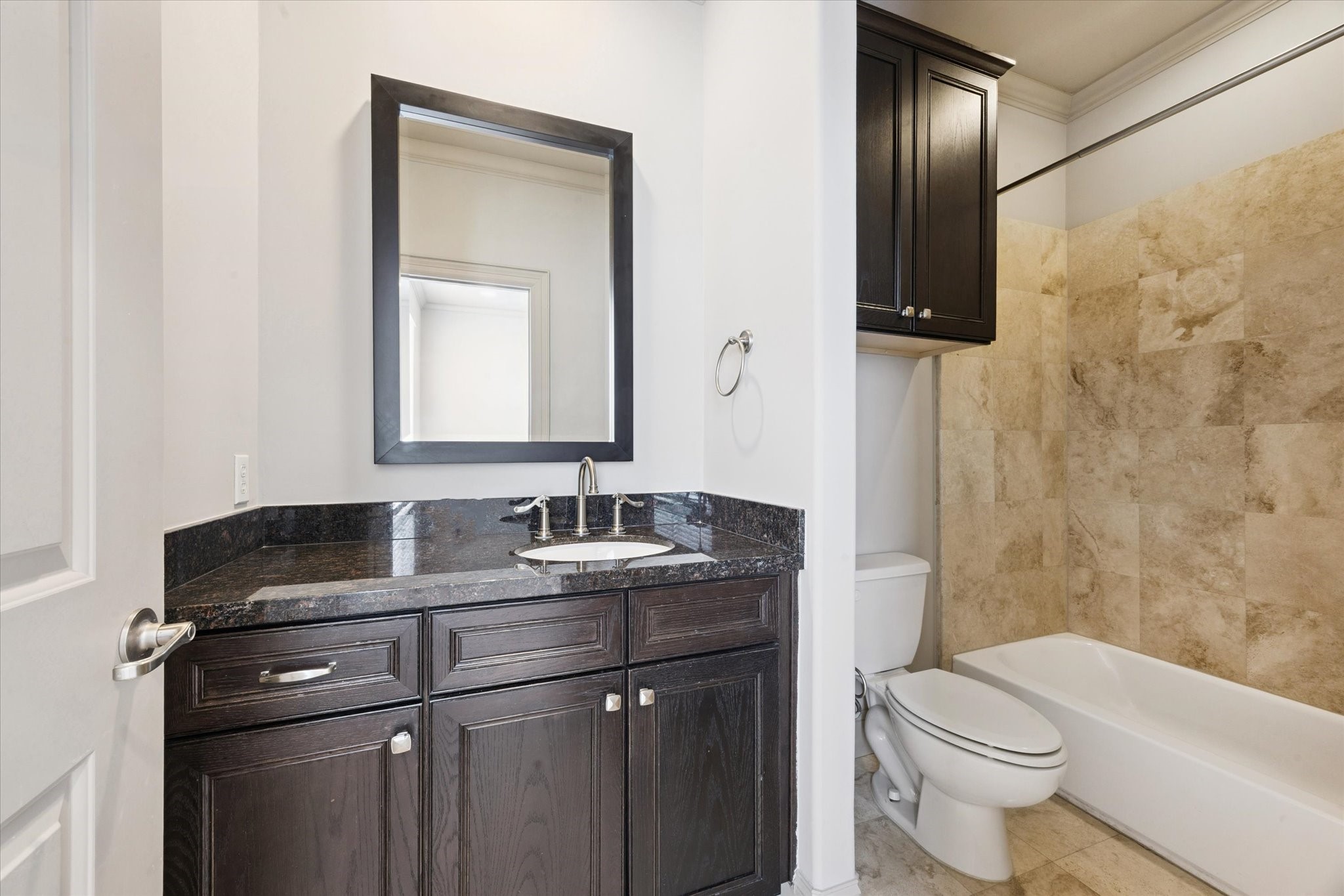 4004 Feagan Street, Unit A Houston, TX 77007 - Photo 22 of 32 Full bath bedroom 2