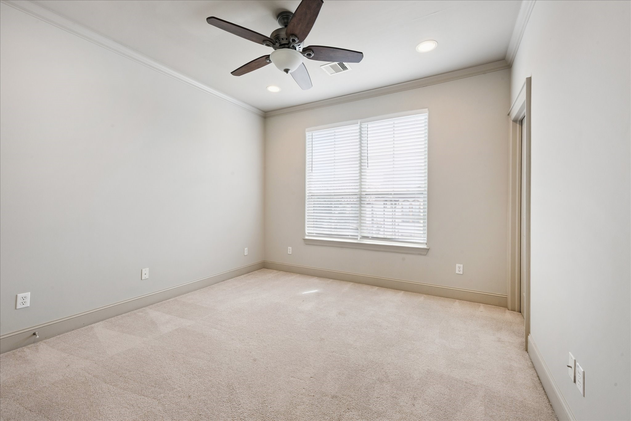 4004 Feagan Street, Unit A Houston, TX 77007 - Photo 5 of 32 First floor bedroom