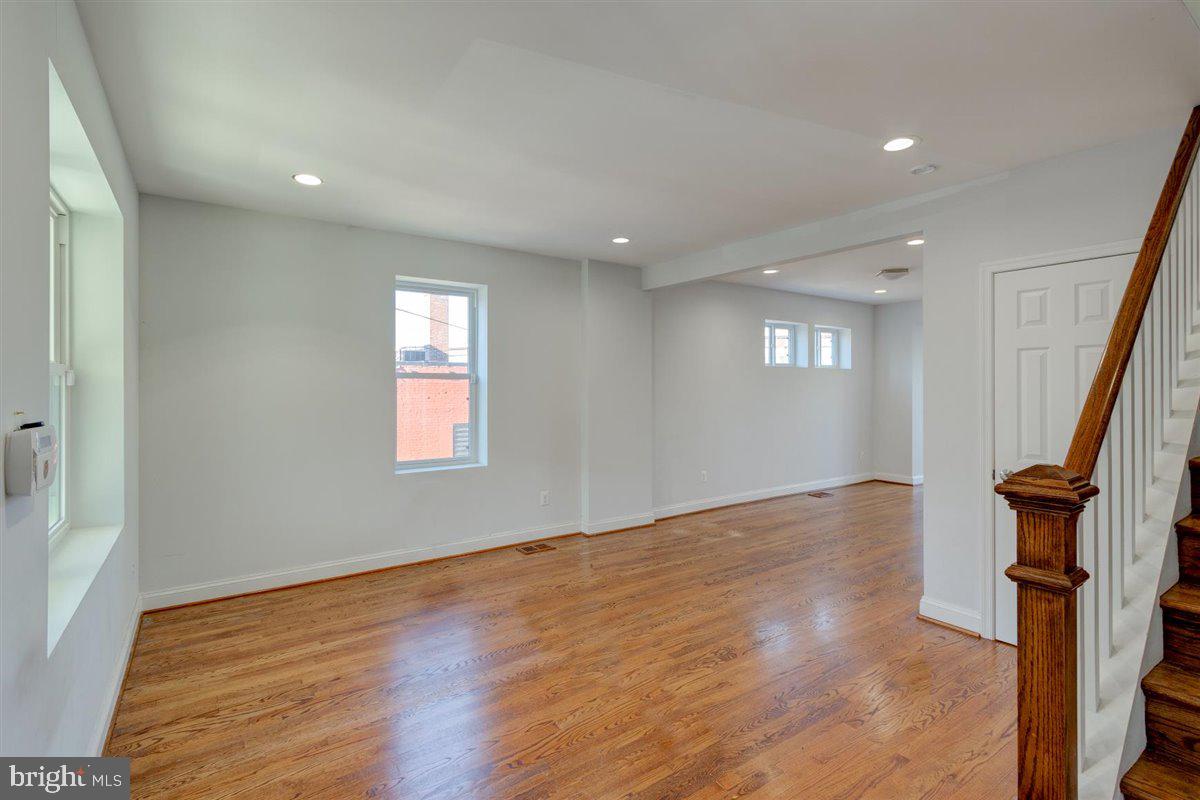 1316 Ridge Place Southeast Washington, DC 20020 - Photo 7 of 28 Living Room