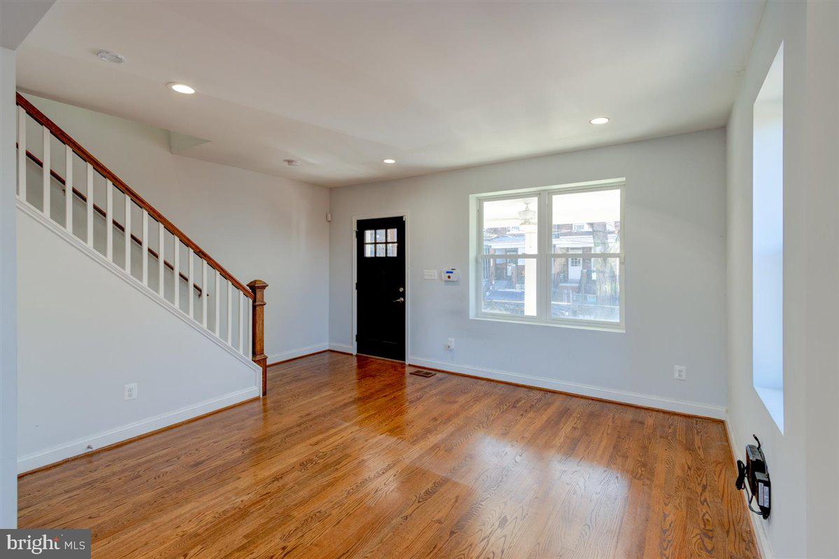 1316 Ridge Place Southeast Washington, DC 20020 - Photo 9 of 28 Living Room