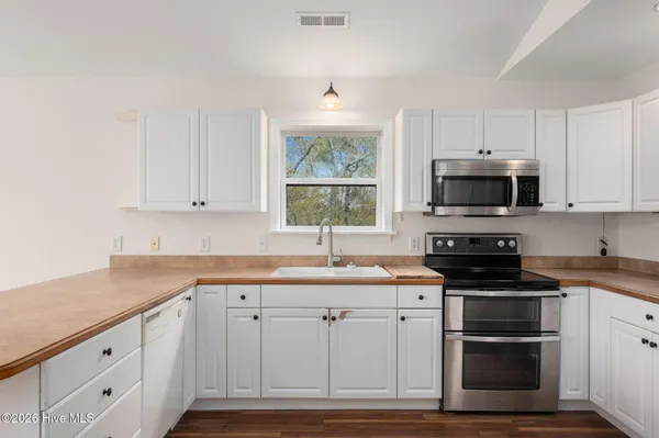 $469,000 | 106 William Tryon Court, Kill Devil Hills, NC 27948