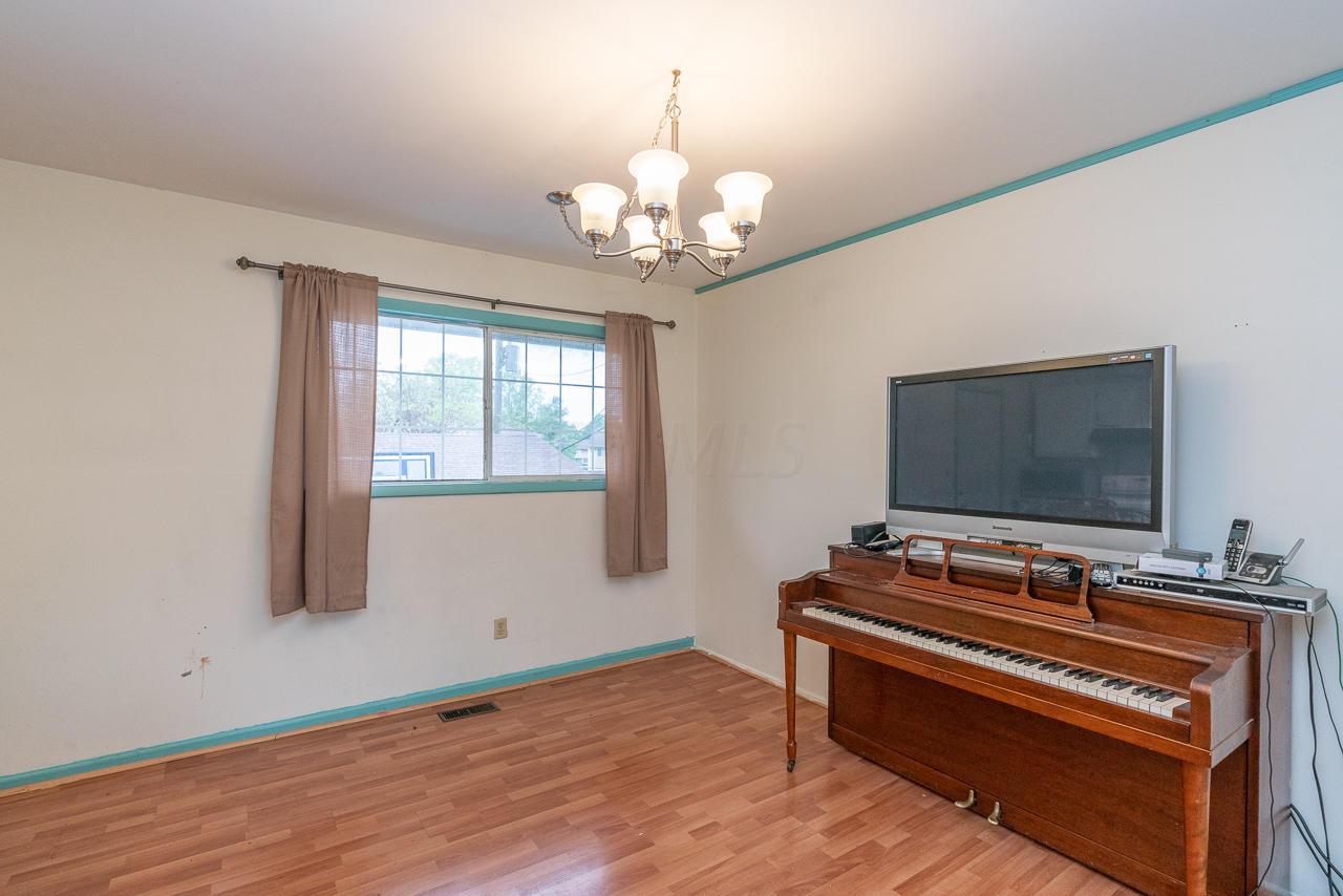 1897 Woodcrest Road Columbus, OH 43232 - Photo 8 of 40 Gallery Image 8
