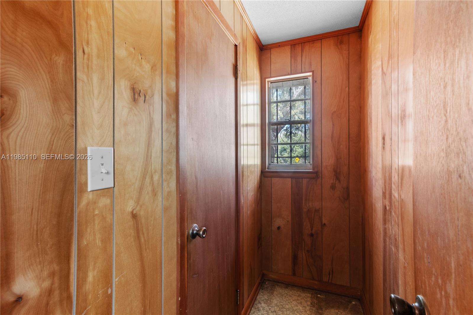 115 Southwest Lee Avenue Madison, FL 32340 - Photo 15 of 17 a view of a bathroom with a shower and curtain