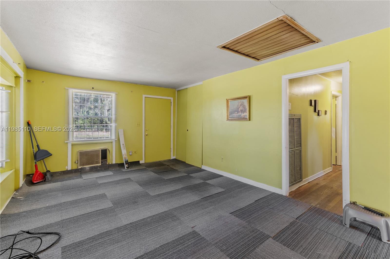 115 Southwest Lee Avenue Madison, FL 32340 - Photo 6 of 17 a view of an empty room with a window