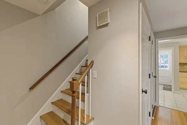 a view of entryway with a front door