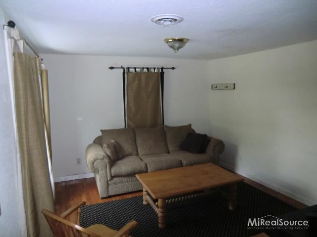 3112 Emmons Avenue Rochester, MI 48307 - Photo 5 of 16 31150401-5.JPG