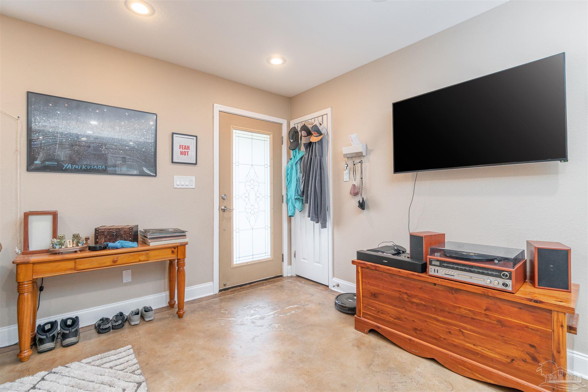 6681 Bellview Pines Road Pensacola, FL 32526 - Photo 4 of 23 Gallery Image 4