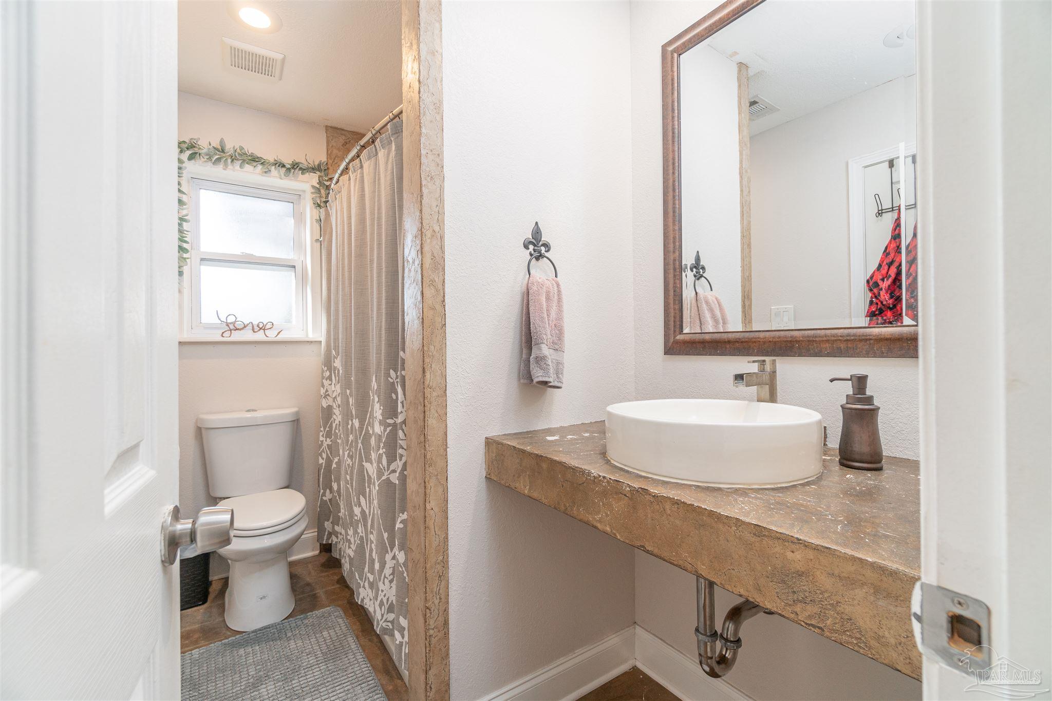6681 Bellview Pines Road Pensacola, FL 32526 - Photo 9 of 23 Gallery Image 9