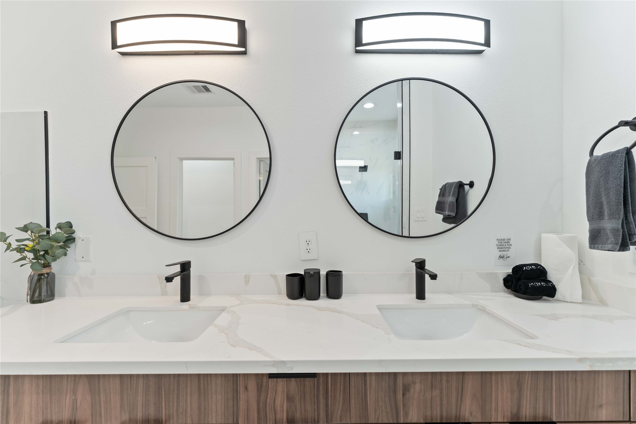 3034 Gray Street, Unit B Houston, TX 77004 - Photo 13 of 23 a bathroom with a sink and a mirror